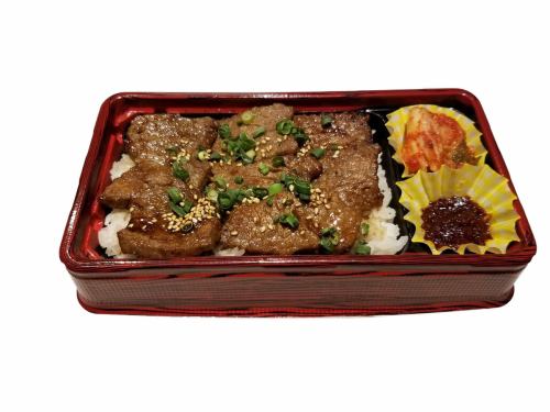 Kazokutei Roast Bento (with special red sauce)
