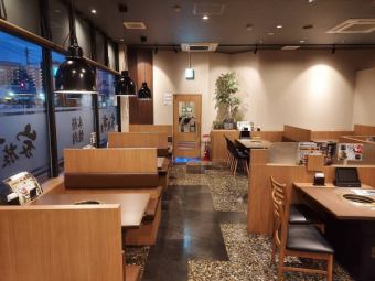 Eight table seats for 2 to 4 people are available! Enjoy all-you-can-eat delicious yakiniku on your way home from shopping in Chacha Town ★