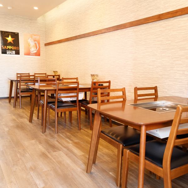 ２０２６年２月５日OPEN！テーブルに焼台があり、自然と会話がはずみます♪友人や職場の人との飲み会や少人数の集まりはに最適！きれいな店内で快適にお過ごしいただけます。