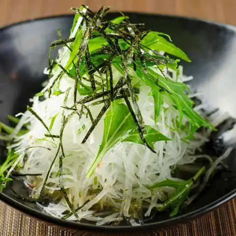 Green shiso and radish salad