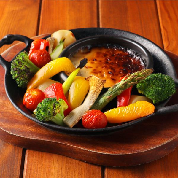 Bagna cauda with carefully selected vegetables