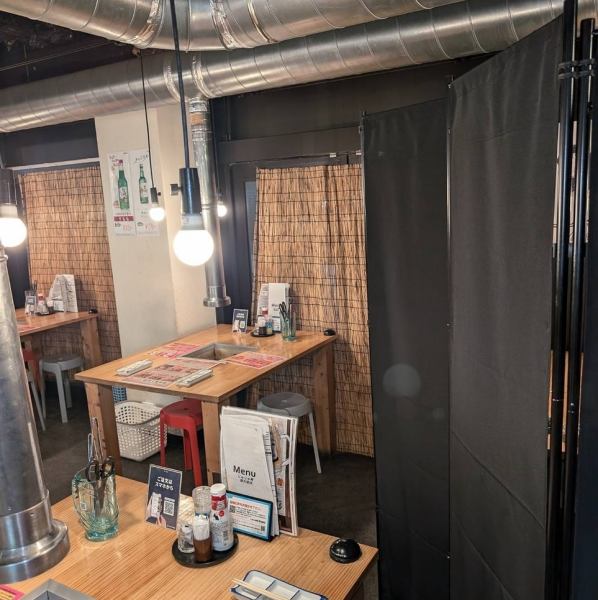 間仕切りによる半個室にも対応しておりますので、是非お申し付けください！案内させていただくお席の関係上、ご予約段階でお伝えいただけるとスムーズです。ご予約状況によっては対応させていただき兼ねる可能性もございます。