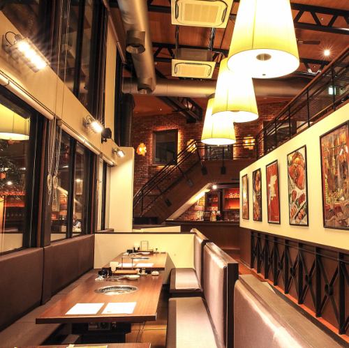 The spacious space with a total of 185 seats has a high ceiling and a great sense of openness! Enjoy a wonderful time surrounded by delicious yakiniku.