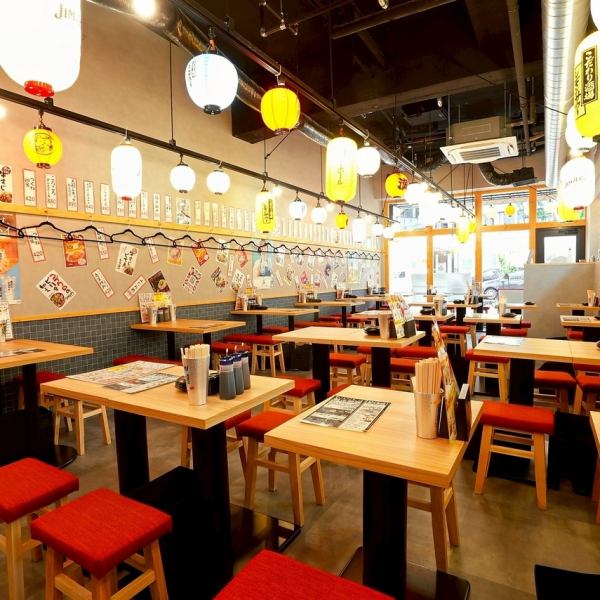 フロア貸切最大100名迄●昭和感溢れるノスタルジックな店内●昭和レトロな店内は、インテリアにもこだわっています。≪昔ながらの大衆居酒屋≫の雰囲気は、誰でも立ち寄りやすい居心地のいい空間です。