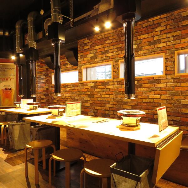 [All table seats] Up to 12 to 16 people can also be reserved! The brick-style interior is a homey atmosphere that you can relax comfortably ♪
