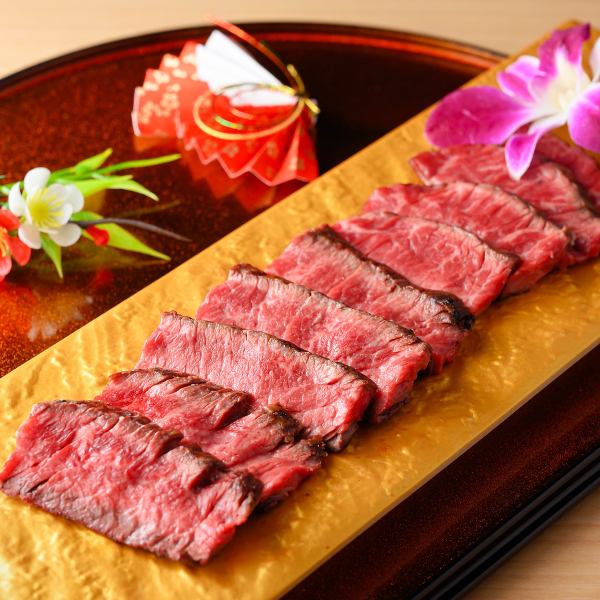 国産和牛、朝〆鮮魚のコース3H飲み放題付3500から提供しております。モダンな空間で寛ぎのひとときを