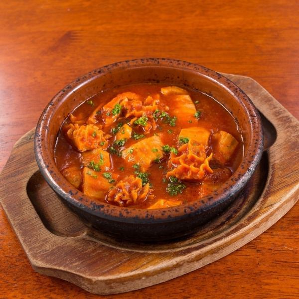 [Kajos (domestic beef offal and pork leg stewed in tomato)]