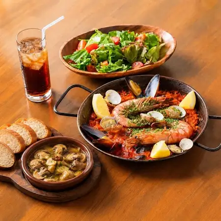 A simple course featuring paella (4 dishes)