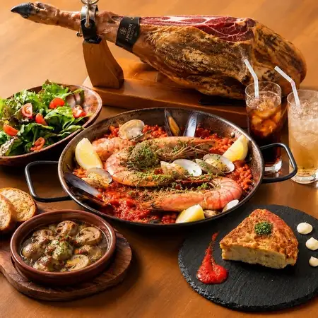 Our most popular choice: A course featuring classic Spanish cuisine (6 dishes)