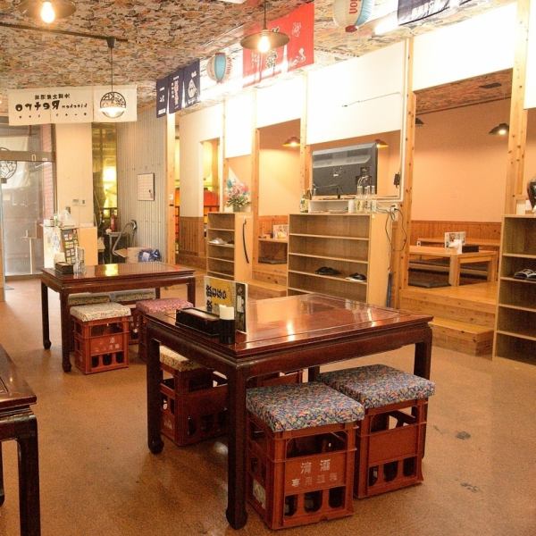 [Showa retro atmosphere ◎] Okinawan folk songs are played in the background, and sake and Okinawan cuisine go well together in a relaxed space.There are a wide variety of seats, including table seats and counter seats, so you can use them for a variety of occasions!