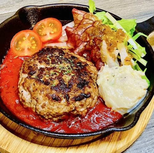 ≪特製ライム入りハンバーグ≫ライムの上品な香りと皮の苦みが癖になる大人の味 1100円(税込)