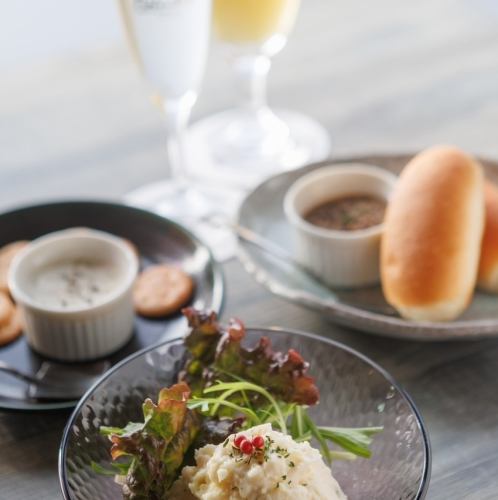 お食事と合わせてランチタイムにちょい飲みも可能★