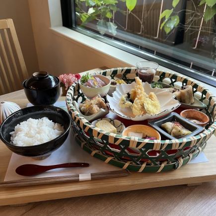 [Basket Meal - Hisui] *When it is crowded, we may ask you to limit your seating time to 90 minutes.