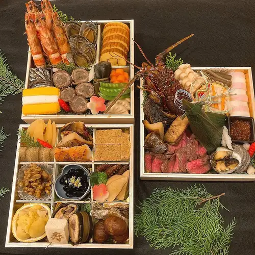 【限量供应】御节(新年盛宴)7英寸3层(4-5人份)*另有2层(2-3人份)和1层(1-2人份)尺寸可供选择。