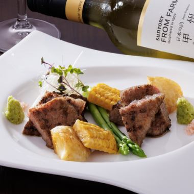 炭火で旨みを凝縮！国産牛を使用した炭火料理