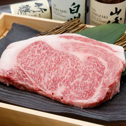 [Seasonal Ingredients and Premium A5 Wagyu Beef Course] Enjoy premium A5 Wagyu beef steak and our famous oxtail gomtang.