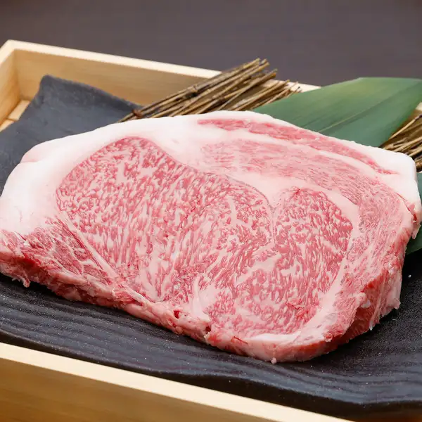 【極上肉の鉄板焼き】希少な雌牛のみ厳選した山形牛・米沢牛ステーキとジューシーなブランド肉