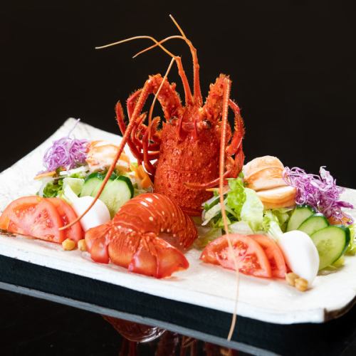 名物料理”伊勢海老のサラダ、中納言風”
