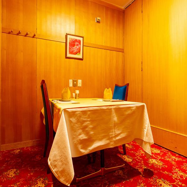 Completely private room with walls and doors that you can enjoy your meal in a calm atmosphere.We also have rooms for 2 people, so please do not hesitate to tell us when couple / couple's anniversary or date is used, if you prefer private room.