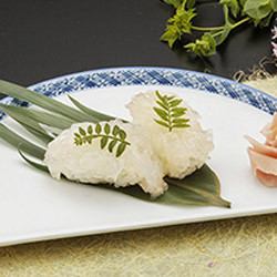 伊勢海老の活にぎり仕立て（2貫）