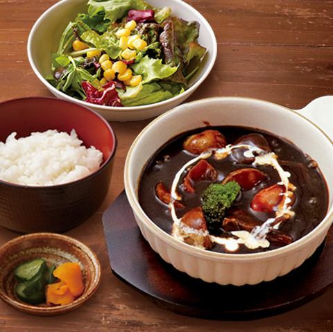 とろけるたんシチュー定食