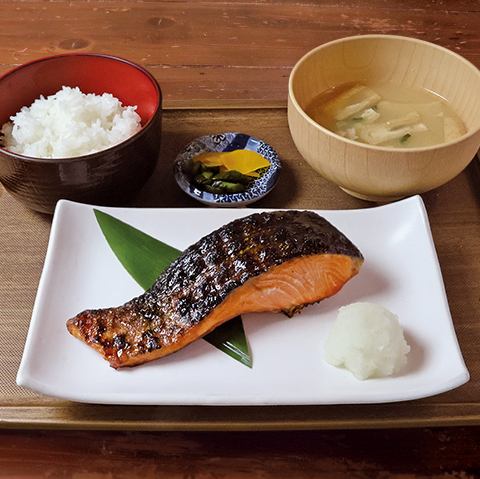極厚銀鮭定食