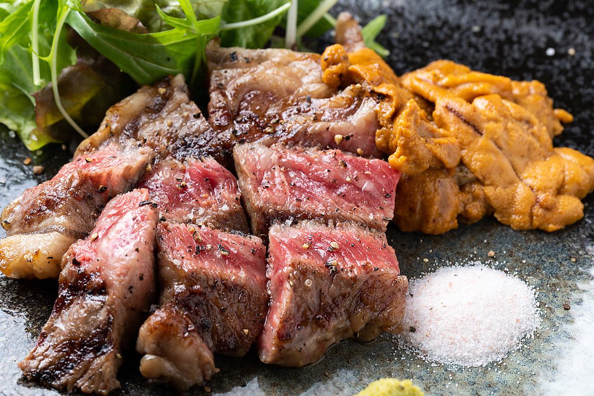 与“牛肉海胆”一起享用最受欢迎的中年肉和大粒海胆。一定要吃！