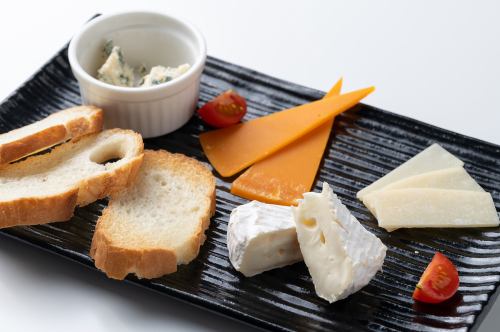 3 kinds of cheese platter