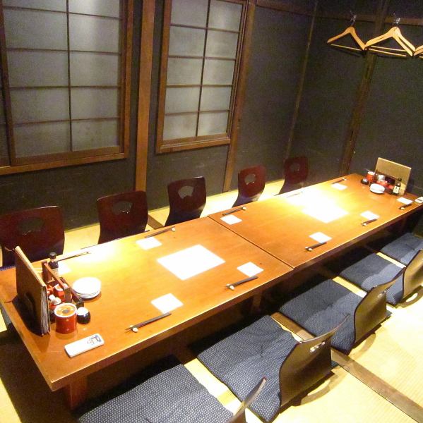 Japanese style tatami-mat flooring room with a maximum of 18 people is great for various gatherings! We are preparing rooms tailored to the scene to small gatherings such as Osashiki, digging tatami and a party of large numbers! Banquet · Various seats are prepared according to your purpose such as dining.