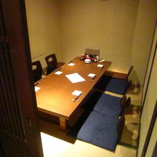 We have rooms suitable for small groups such as tatami rooms and digging banquets and banquets for a large number of people!