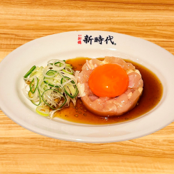 とり刺しユッケ