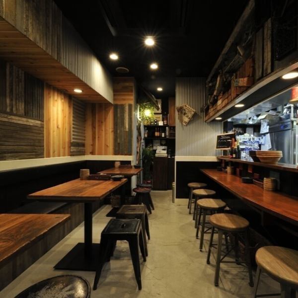 【各種宴会にオススメ】落ち着いた雰囲気ながら、皆さんと楽しく食べて飲んでワイワイできる空間です♪新鮮なホルモンをジュージュー焼きながらお好みのドリンクも一緒にご賞味いただけます☆気心知れた友人との宴会やイベントの打ち上げなどにいかがでしょうか☆是非、ご利用ください！貸切もOKです♪