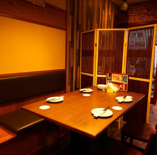 All of our restaurants have tables for 2 people.Tables can be connected for up to 24 people.It can be used by both small and medium groups.Please enjoy a relaxing atmosphere in a calm atmosphere.