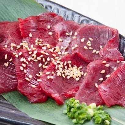A lot of carefully selected meat! Beef and horse sashimi