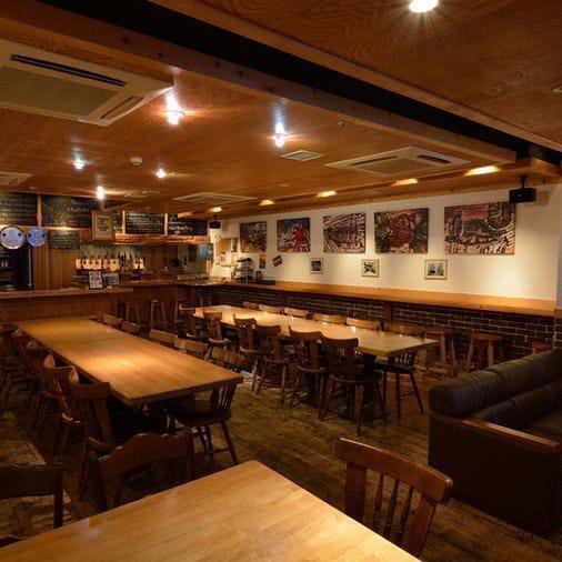 【貸切】結婚式の二次会、歓送迎会、企業様のパーティーなど、大人数でのイベントに最適な貸切を承っております。駅からのアクセスが抜群に良いため、ゲストの方にも負担をかけません!広々とした店内を40名様から最大60名様までまるごと利用でき、一体感のある賑やかなパーティーを実現。プロジェクターなどの設備も完備◎