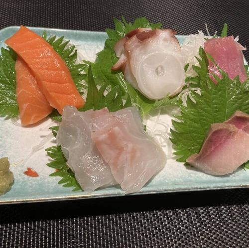 「新鮮な海の幸が集結！刺身盛り合わせ」