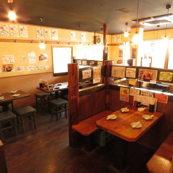 【宴会に最適です◎】カウンター3席、テーブル45席ございます。最大着席50名様まで可能なので、忘年会や歓送迎会など団体のご予約希望の場合はお気軽にお問い合わせください！