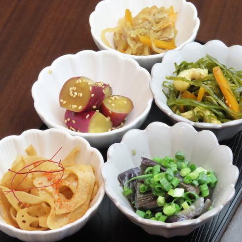 【日替わりおばんざい】心和む家庭の味をちょい飲みで♪