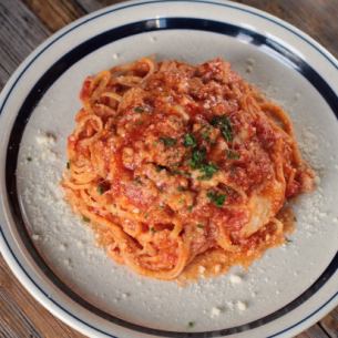 Tomato pasta with salsiccia and mozzarella cheese