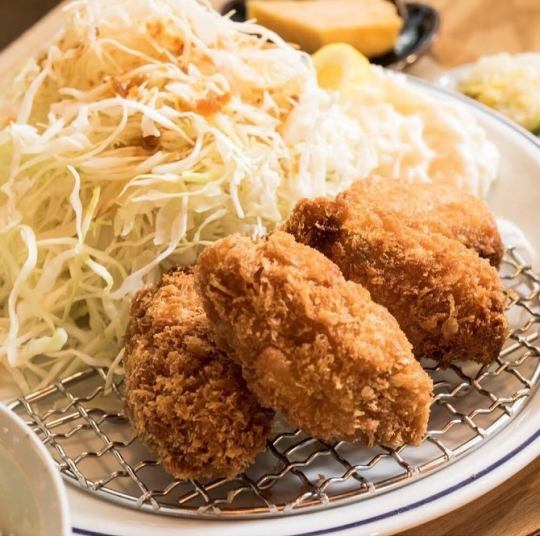 ランチ人気ナンバー１！ジューシー！カキフライ定食！その他にも海鮮丼など魚介を使用したメニューをご用意