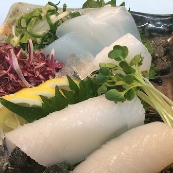 Salmon sashimi/Yellowtail sashimi/Squid sashimi