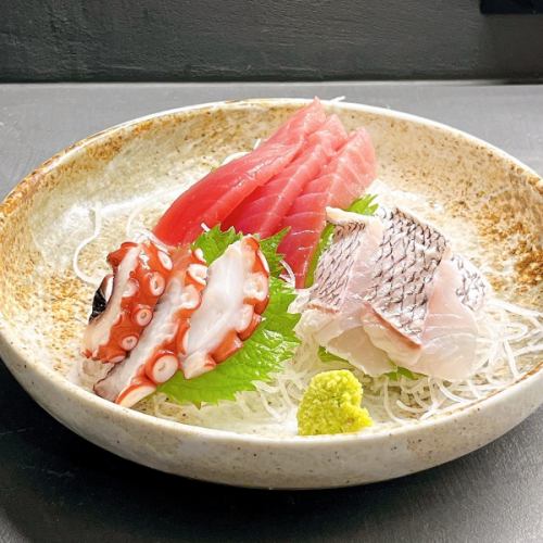 3 pieces of sashimi