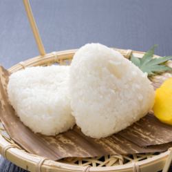 銀しゃり塩むすび(二ヶ) ～ロレーヌ岩塩使用～