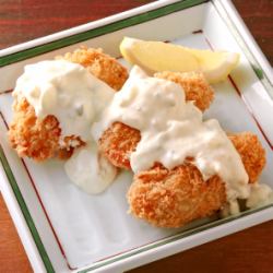 Large fried oysters (with plenty of tartar sauce)