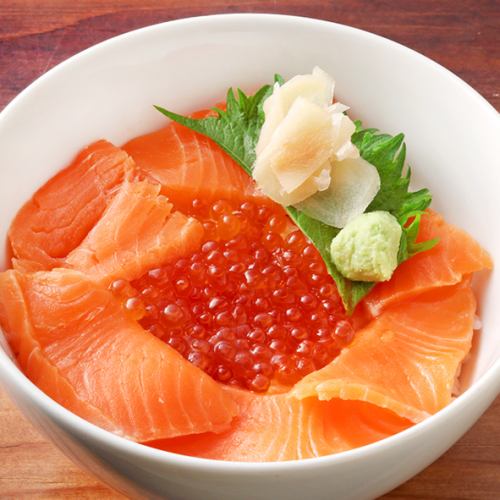 Salmon and salmon roe rice bowl