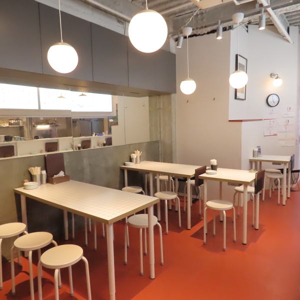 ゆったりとしたテーブル席♪本格町中華が319円(税込)～お楽しみいただけます。高コスパでご宴会をお探しの方にピッタリ！