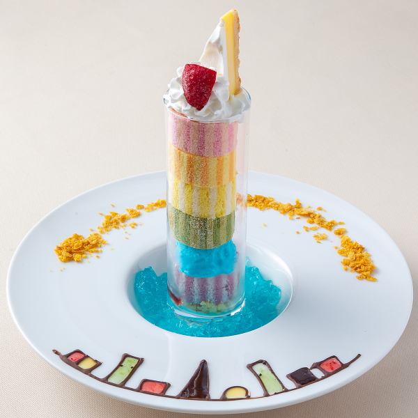 Limited to Fukuoka Tower! It's sure to look great on SNS ◎ Exquisite rainbow-colored roll parfait 1,320 yen (tax included)