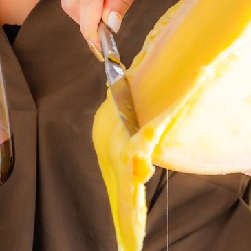 We offer a raclette menu that can only be enjoyed at a cheese specialty store!