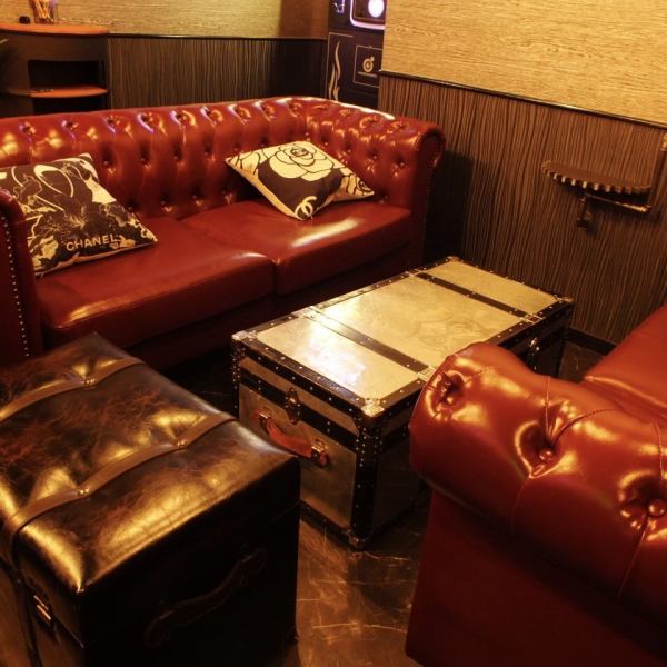 There is one sofa seat.It can be used for various purposes such as drinking saku after the company's return, company banquet, girls' association.