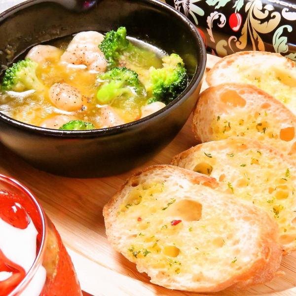 Recommended for women ♪ "Shrimp and broccoli ajillo"